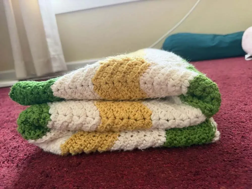Vintage Handcrafted Crochet Chevron Afghan Green Yellow White 40 x 65 in
